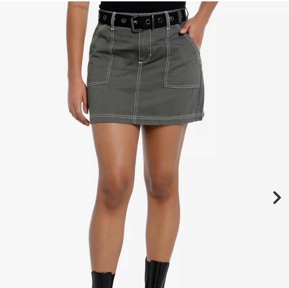 HOT TOPIC SOCIAL COLLISION XL Olive Mini Skirt With Front And Back Pockets